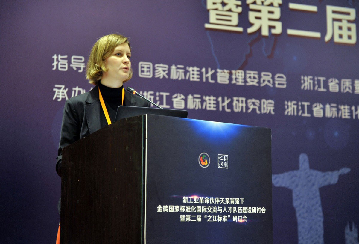 人口政策与人才培养_加大养老服务人才培养力度,人社部门要做这些事(2)