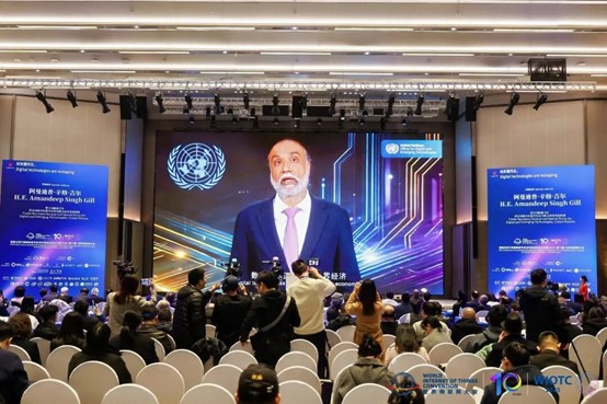 2025122302 2025122302